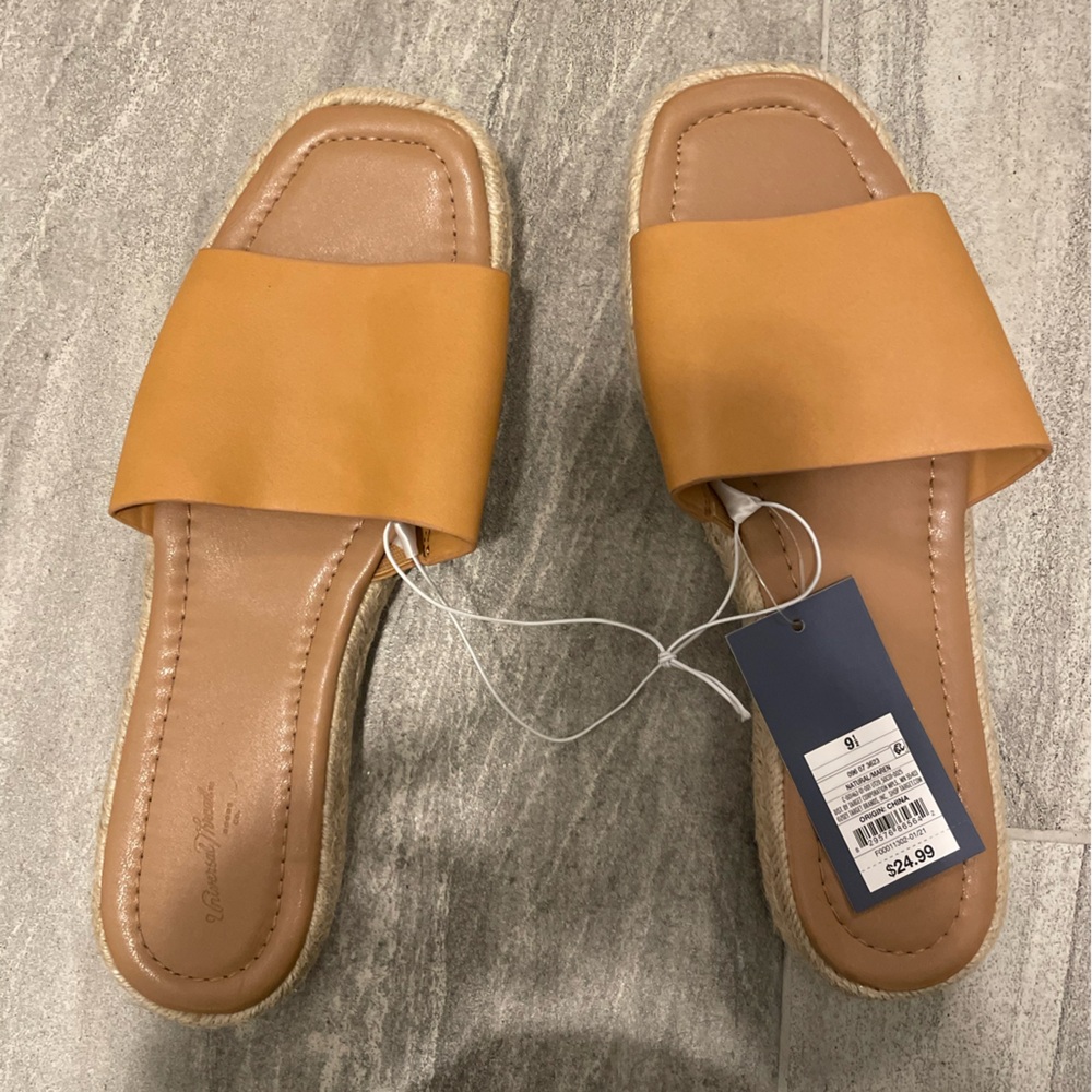 Universal Thread Tan Sandals- NWT